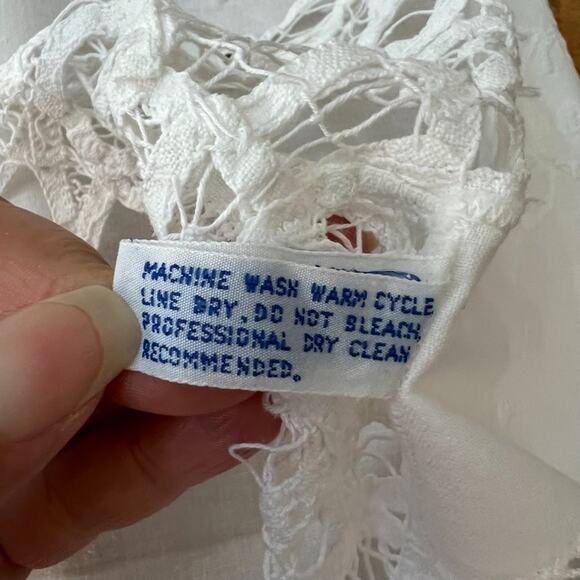 Imperial Elegance Table Runner Doily Dining Room Vintage White 64 x 15 in - Picture 7 of 9